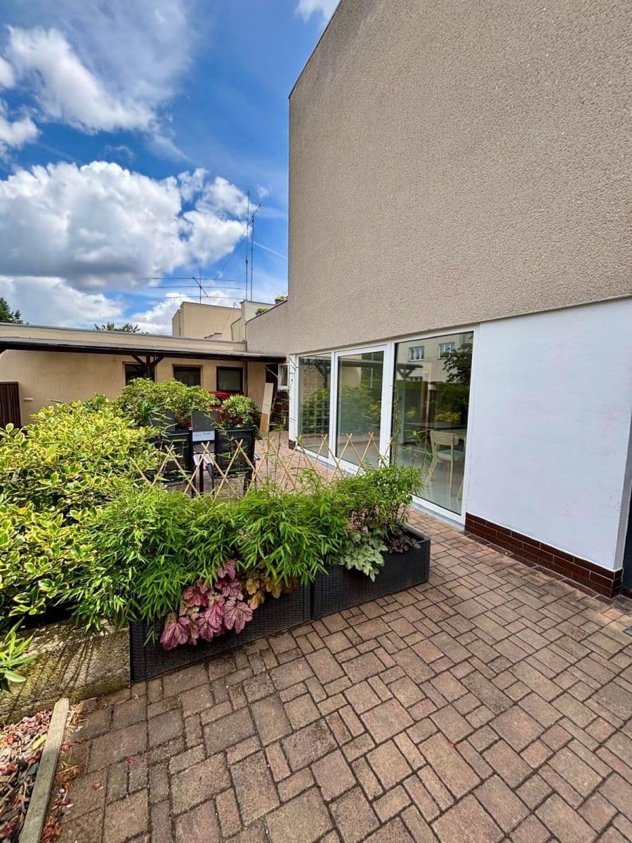 Prenájom bytu 2-izbový 75 m², Slezanů, Praha, Praha Prenájom bytu 2-izbový 75 m², Slezanů, Praha, Praha
