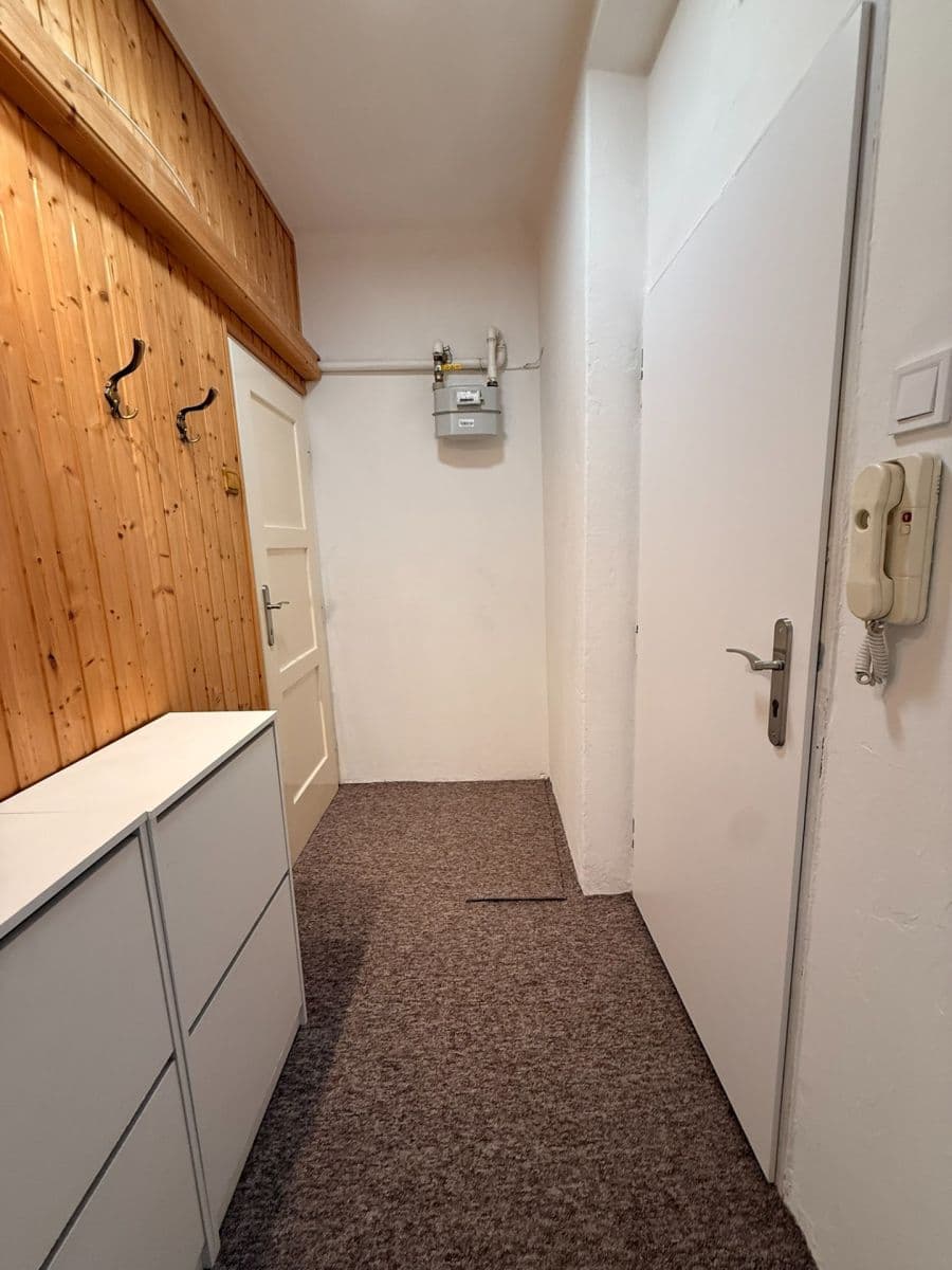 Prenájom bytu 2-izbový 42 m², Nad Kajetánkou, Praha, Praha Prenájom bytu 2-izbový 42 m², Nad Kajetánkou, Praha, Praha