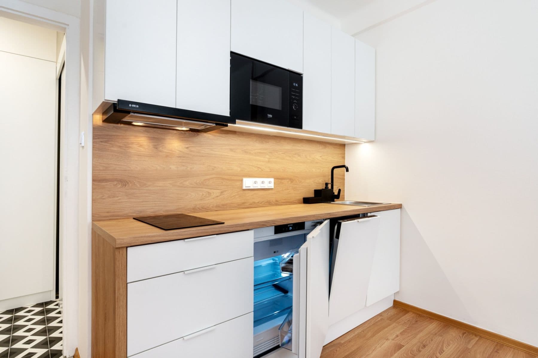Prenájom bytu 1-izbový 23 m², Strančická, Praha, Praha Prenájom bytu 1-izbový 23 m², Strančická, Praha, Praha