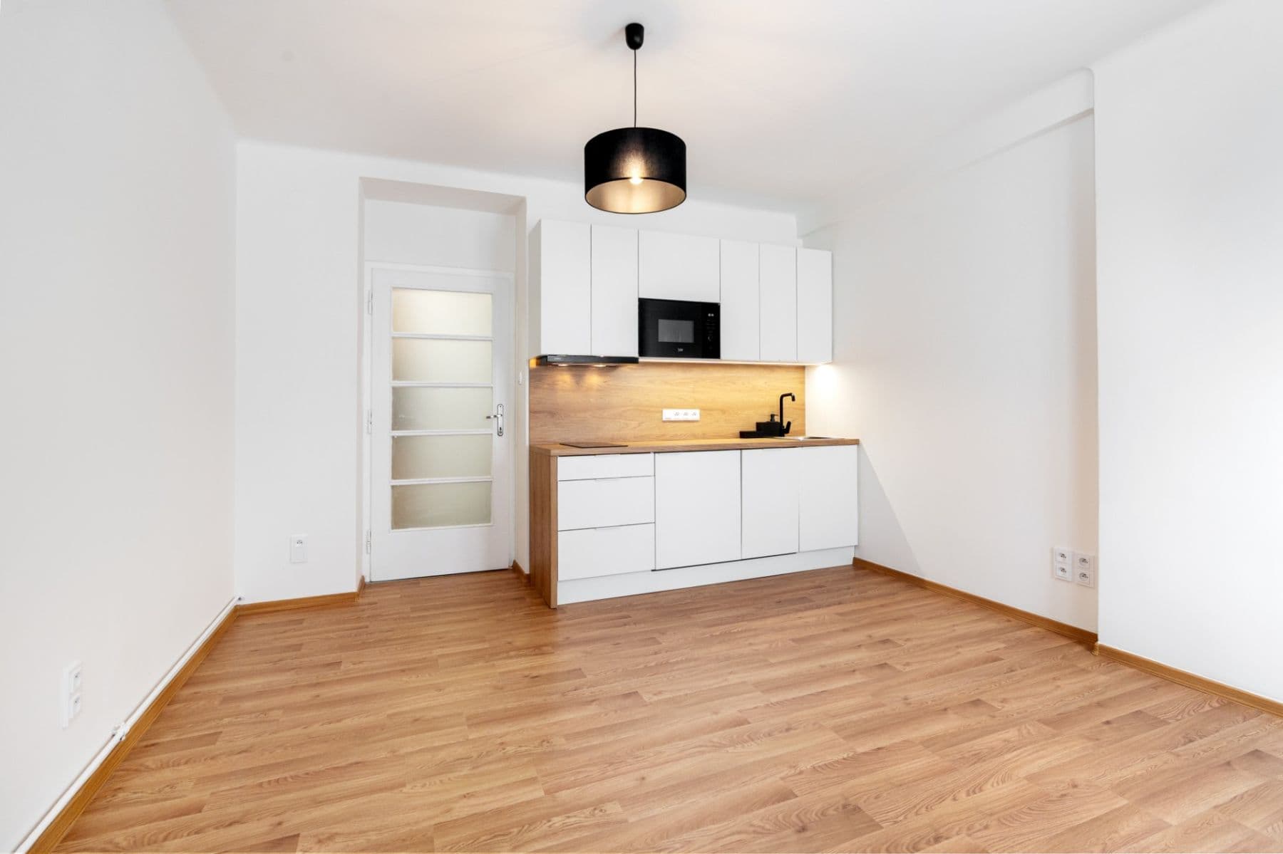 Prenájom bytu 1-izbový 23 m², Strančická, Praha, Praha Prenájom bytu 1-izbový 23 m², Strančická, Praha, Praha