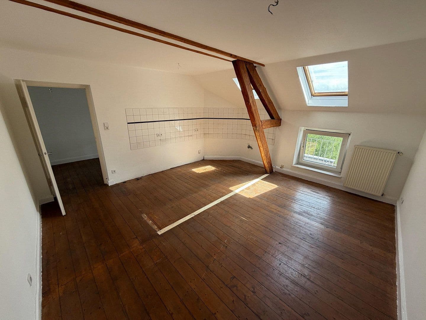 Prenájom bytu 3-izbový 90 m², Jülicherstr. 142, Aachen, Severné Porýnie - Westfálsko Prenájom bytu 3-izbový 90 m², Jülicherstr. 142, Aachen, Severné Porýnie - Westfálsko