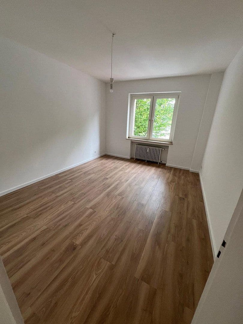 Prenájom bytu 3-izbový 80 m², Düsseldorf, Severné Porýnie - Westfálsko Prenájom bytu 3-izbový 80 m², Düsseldorf, Severné Porýnie - Westfálsko