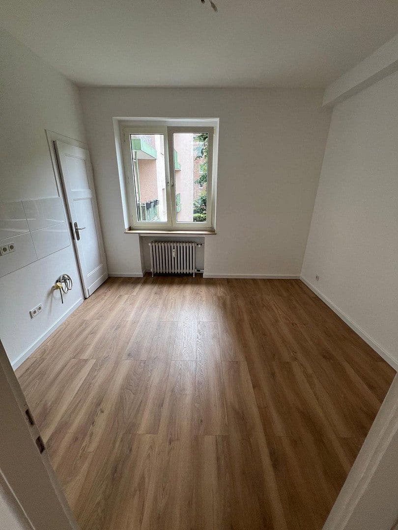 Prenájom bytu 3-izbový 80 m², Düsseldorf, Severné Porýnie - Westfálsko Prenájom bytu 3-izbový 80 m², Düsseldorf, Severné Porýnie - Westfálsko