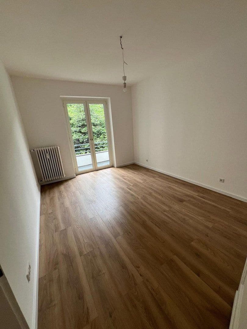 Prenájom bytu 3-izbový 80 m², Düsseldorf, Severné Porýnie - Westfálsko Prenájom bytu 3-izbový 80 m², Düsseldorf, Severné Porýnie - Westfálsko