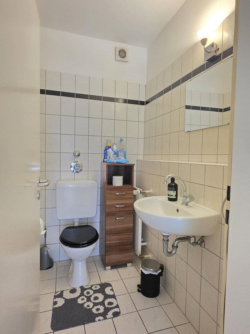 Prenájom bytu 2-izbový 70 m², Düsseldorf, Severné Porýnie - Westfálsko Prenájom bytu 2-izbový 70 m², Düsseldorf, Severné Porýnie - Westfálsko