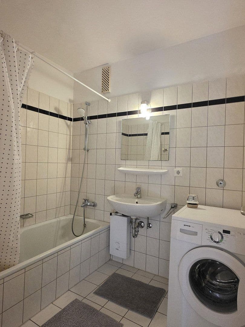 Prenájom bytu 2-izbový 70 m², Düsseldorf, Severné Porýnie - Westfálsko Prenájom bytu 2-izbový 70 m², Düsseldorf, Severné Porýnie - Westfálsko