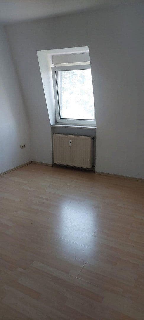 Prenájom bytu 4-izbový 105 m², Käfertalerstraße 38, Mannheim, Bádensko-Wurttembersko Prenájom bytu 4-izbový 105 m², Käfertalerstraße 38, Mannheim, Bádensko-Wurttembersko