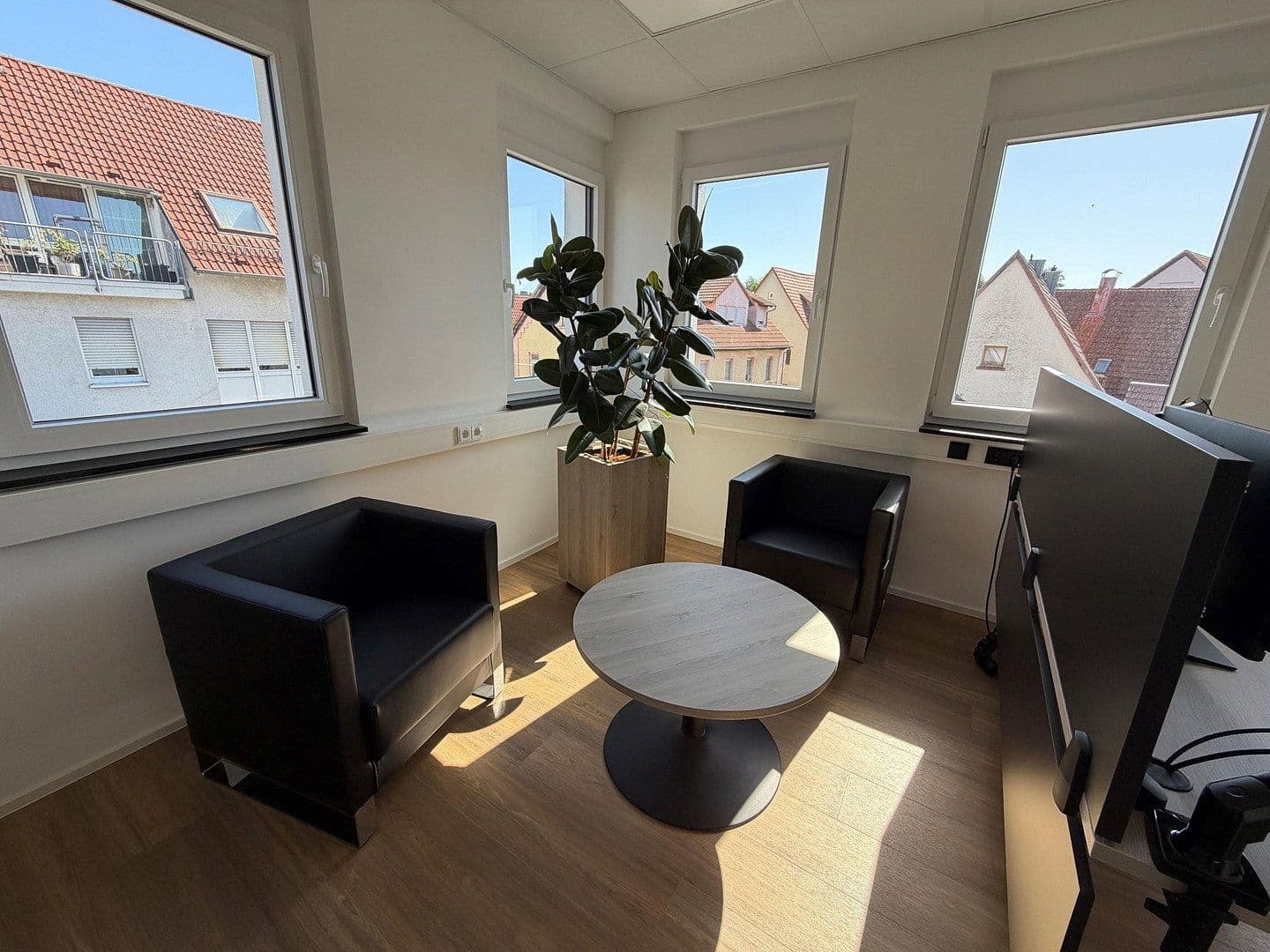 Prenájom kancelárie 356 m², Heilbronner Straße 8, Kirchardt, Bádensko-Wurttembersko Prenájom kancelárie 356 m², Heilbronner Straße 8, Kirchardt, Bádensko-Wurttembersko