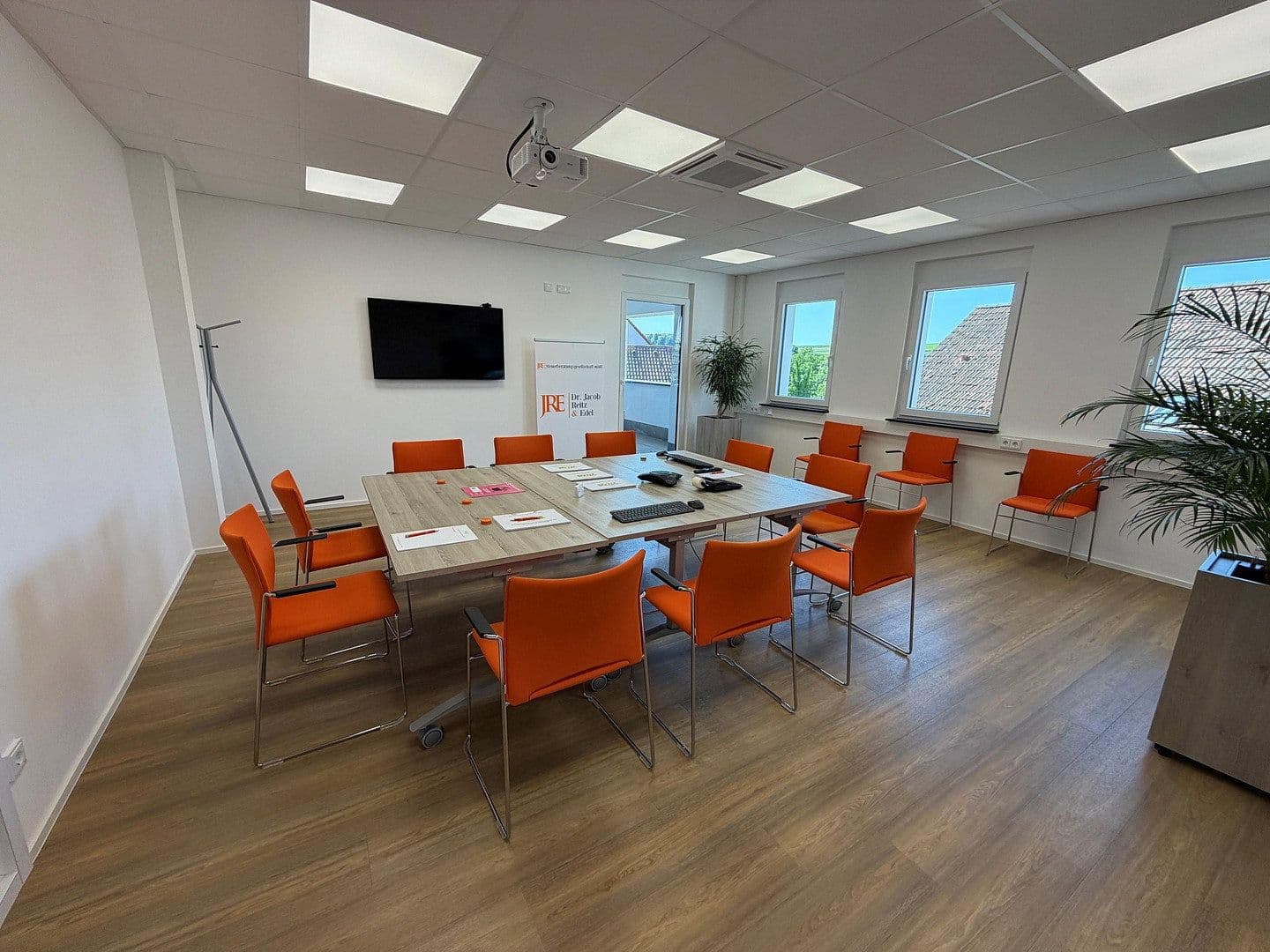 Prenájom kancelárie 356 m², Heilbronner Straße 8, Kirchardt, Bádensko-Wurttembersko Prenájom kancelárie 356 m², Heilbronner Straße 8, Kirchardt, Bádensko-Wurttembersko