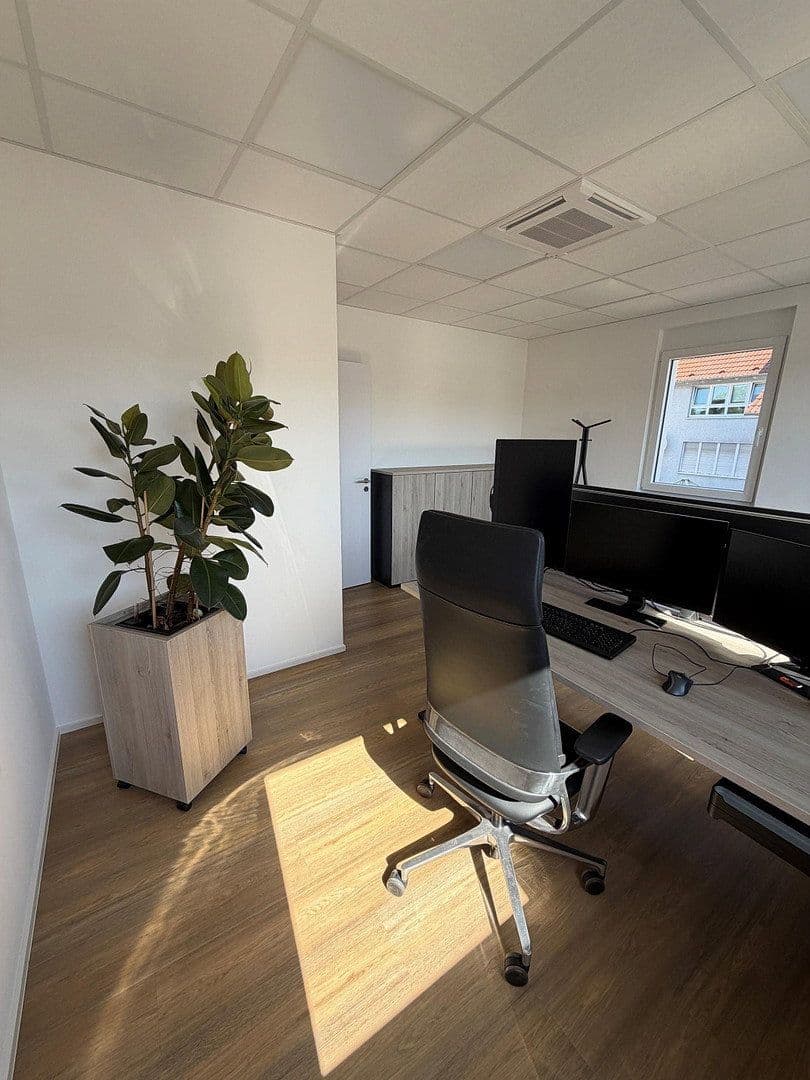 Prenájom kancelárie 356 m², Heilbronner Straße 8, Kirchardt, Bádensko-Wurttembersko Prenájom kancelárie 356 m², Heilbronner Straße 8, Kirchardt, Bádensko-Wurttembersko