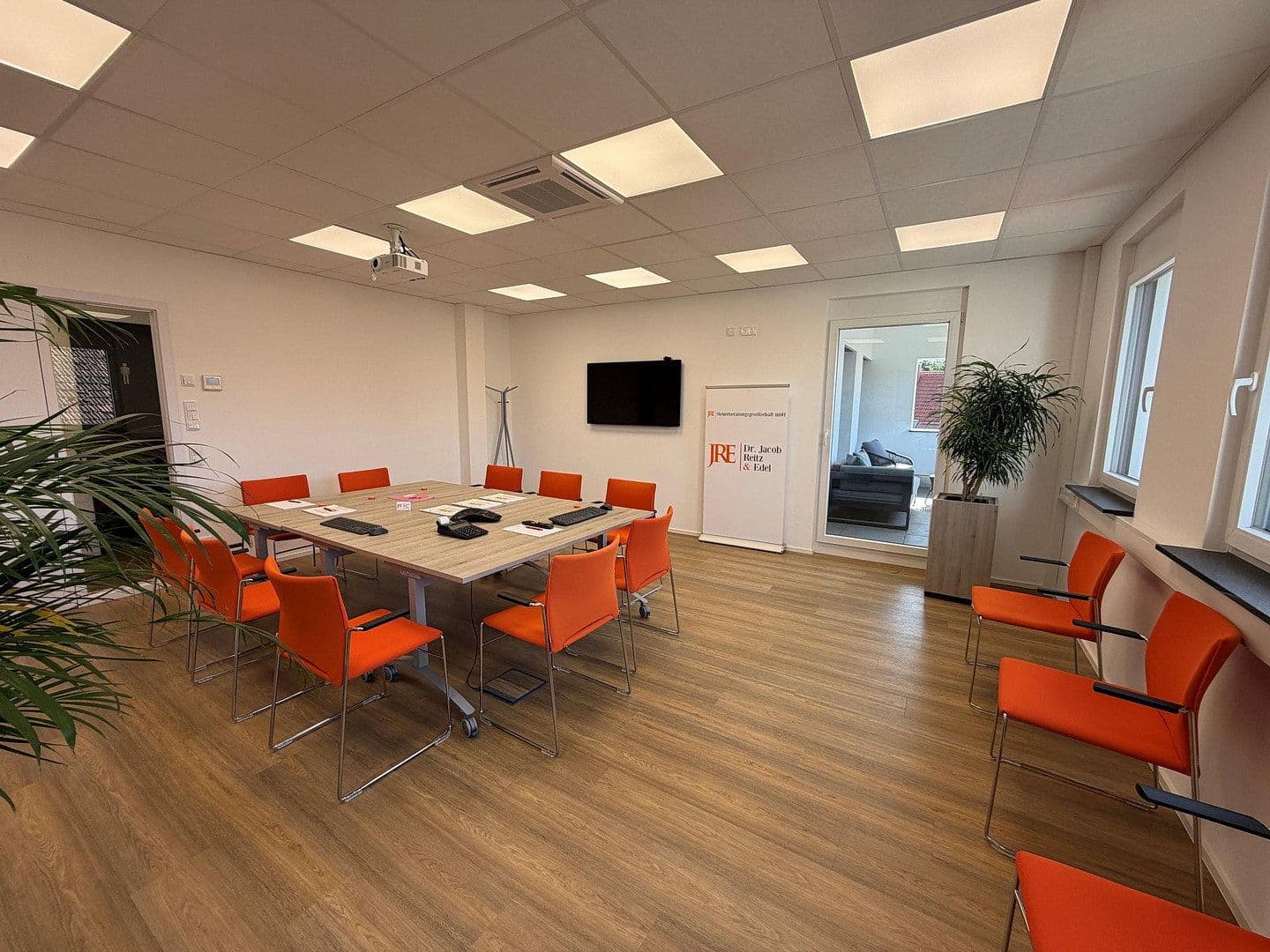 Prenájom kancelárie 356 m², Heilbronner Straße 8, Kirchardt, Bádensko-Wurttembersko Prenájom kancelárie 356 m², Heilbronner Straße 8, Kirchardt, Bádensko-Wurttembersko