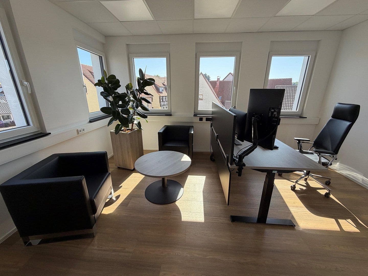 Prenájom kancelárie 356 m², Heilbronner Straße 8, Kirchardt, Bádensko-Wurttembersko Prenájom kancelárie 356 m², Heilbronner Straße 8, Kirchardt, Bádensko-Wurttembersko