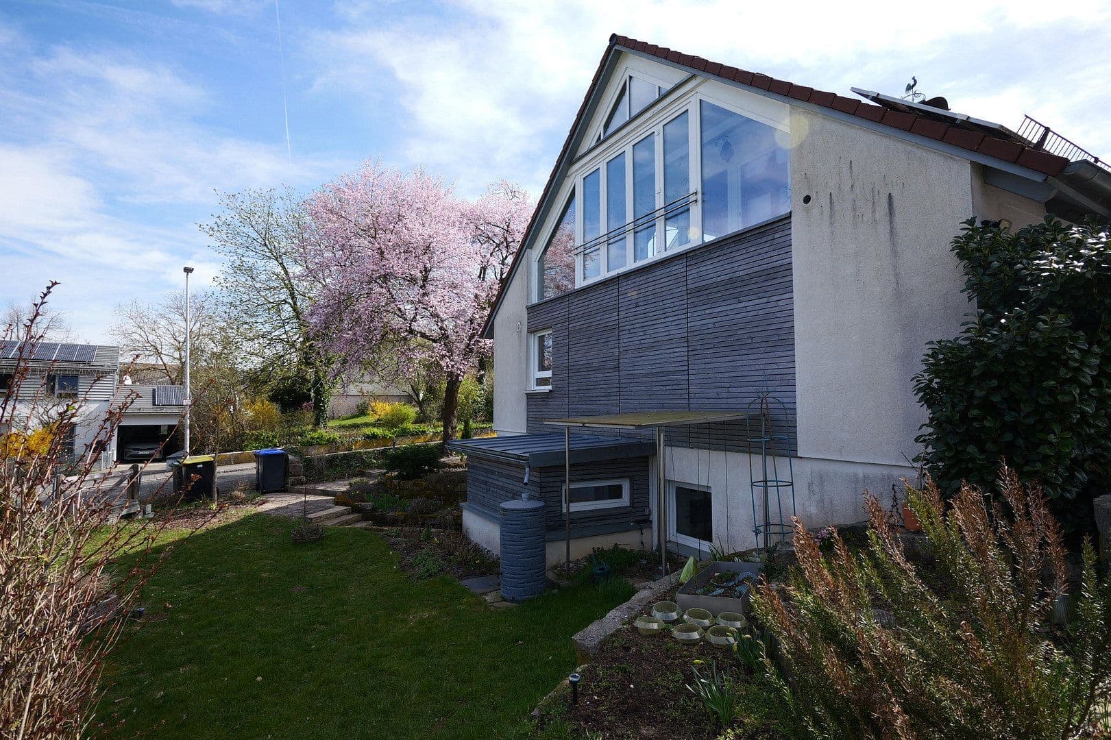 Predaj domu 225 m², pozemek 659 m², Neunkirchen am Brand, Bavorsko Predaj domu 225 m², pozemek 659 m², Neunkirchen am Brand, Bavorsko