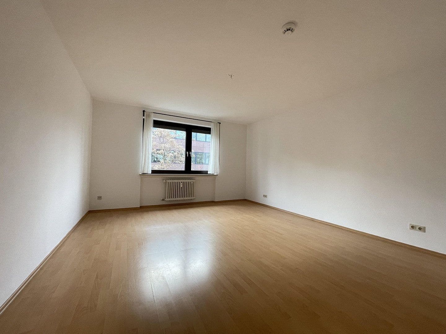 Prenájom bytu 4-izbový 120 m², Wiesenau 21, Frankfurt am Main, Hesensko Prenájom bytu 4-izbový 120 m², Wiesenau 21, Frankfurt am Main, Hesensko