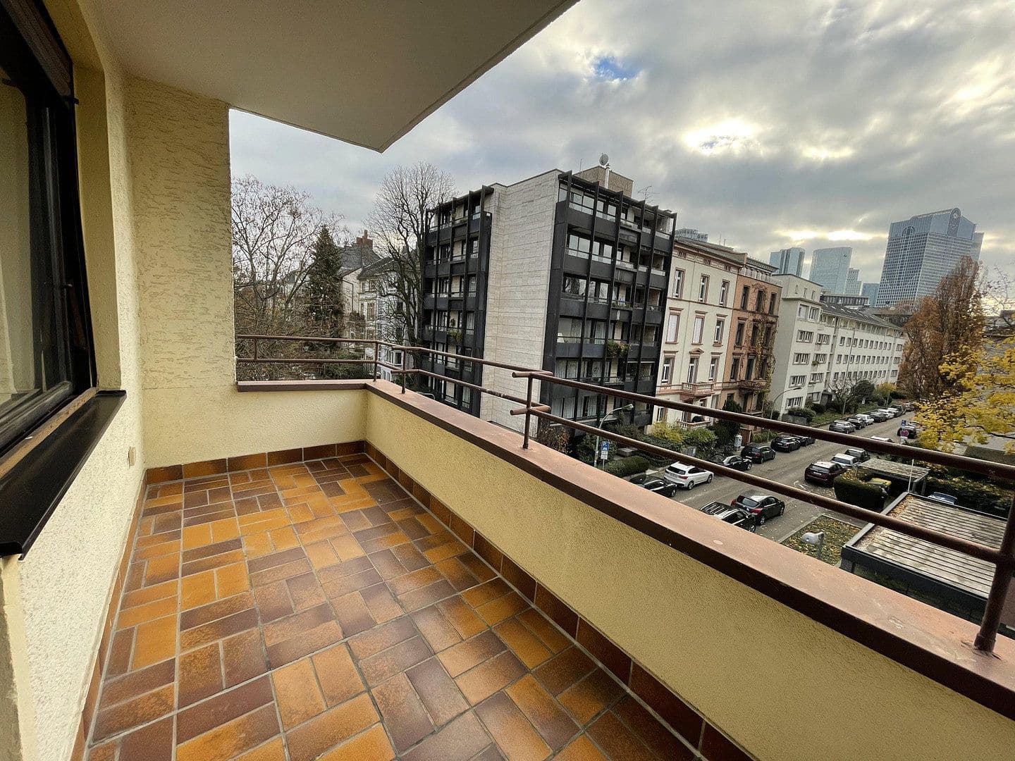 Prenájom bytu 4-izbový 120 m², Wiesenau 21, Frankfurt am Main, Hesensko Prenájom bytu 4-izbový 120 m², Wiesenau 21, Frankfurt am Main, Hesensko