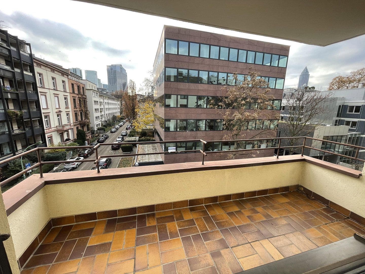 Prenájom bytu 4-izbový 120 m², Wiesenau 21, Frankfurt am Main, Hesensko Prenájom bytu 4-izbový 120 m², Wiesenau 21, Frankfurt am Main, Hesensko