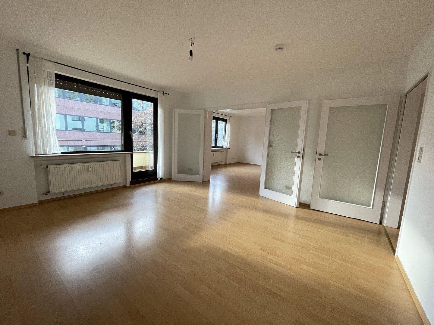 Prenájom bytu 4-izbový 120 m², Wiesenau 21, Frankfurt am Main, Hesensko Prenájom bytu 4-izbový 120 m², Wiesenau 21, Frankfurt am Main, Hesensko