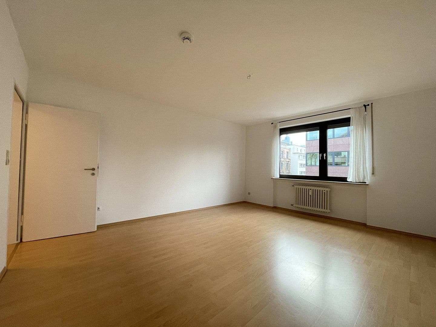 Prenájom bytu 4-izbový 120 m², Wiesenau 21, Frankfurt am Main, Hesensko Prenájom bytu 4-izbový 120 m², Wiesenau 21, Frankfurt am Main, Hesensko