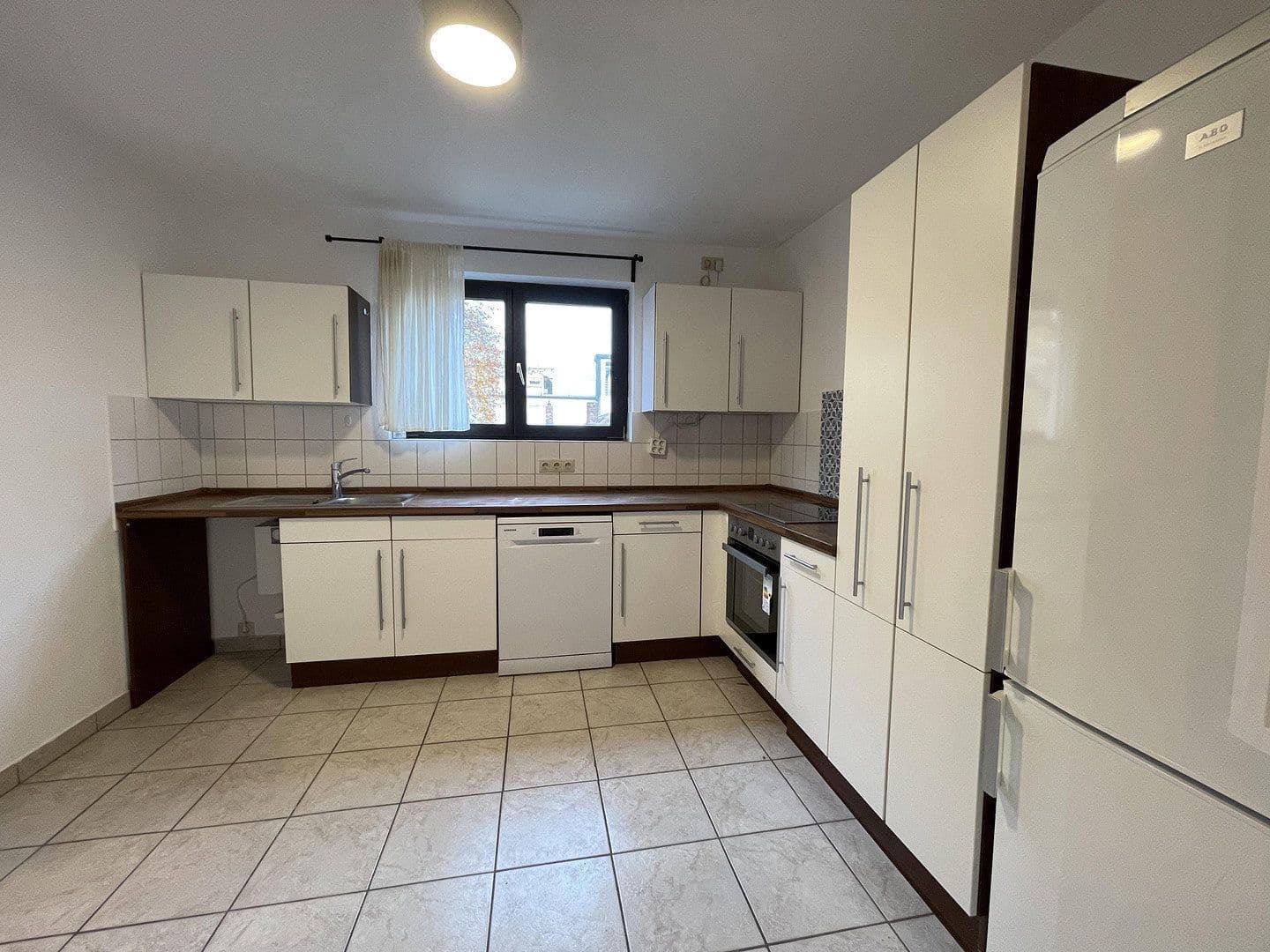 Prenájom bytu 4-izbový 120 m², Wiesenau 21, Frankfurt am Main, Hesensko Prenájom bytu 4-izbový 120 m², Wiesenau 21, Frankfurt am Main, Hesensko