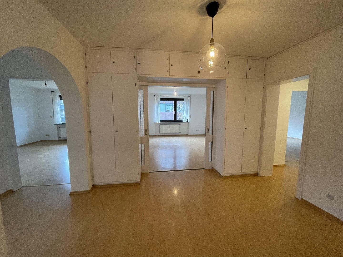 Prenájom bytu 4-izbový 120 m², Wiesenau 21, Frankfurt am Main, Hesensko Prenájom bytu 4-izbový 120 m², Wiesenau 21, Frankfurt am Main, Hesensko