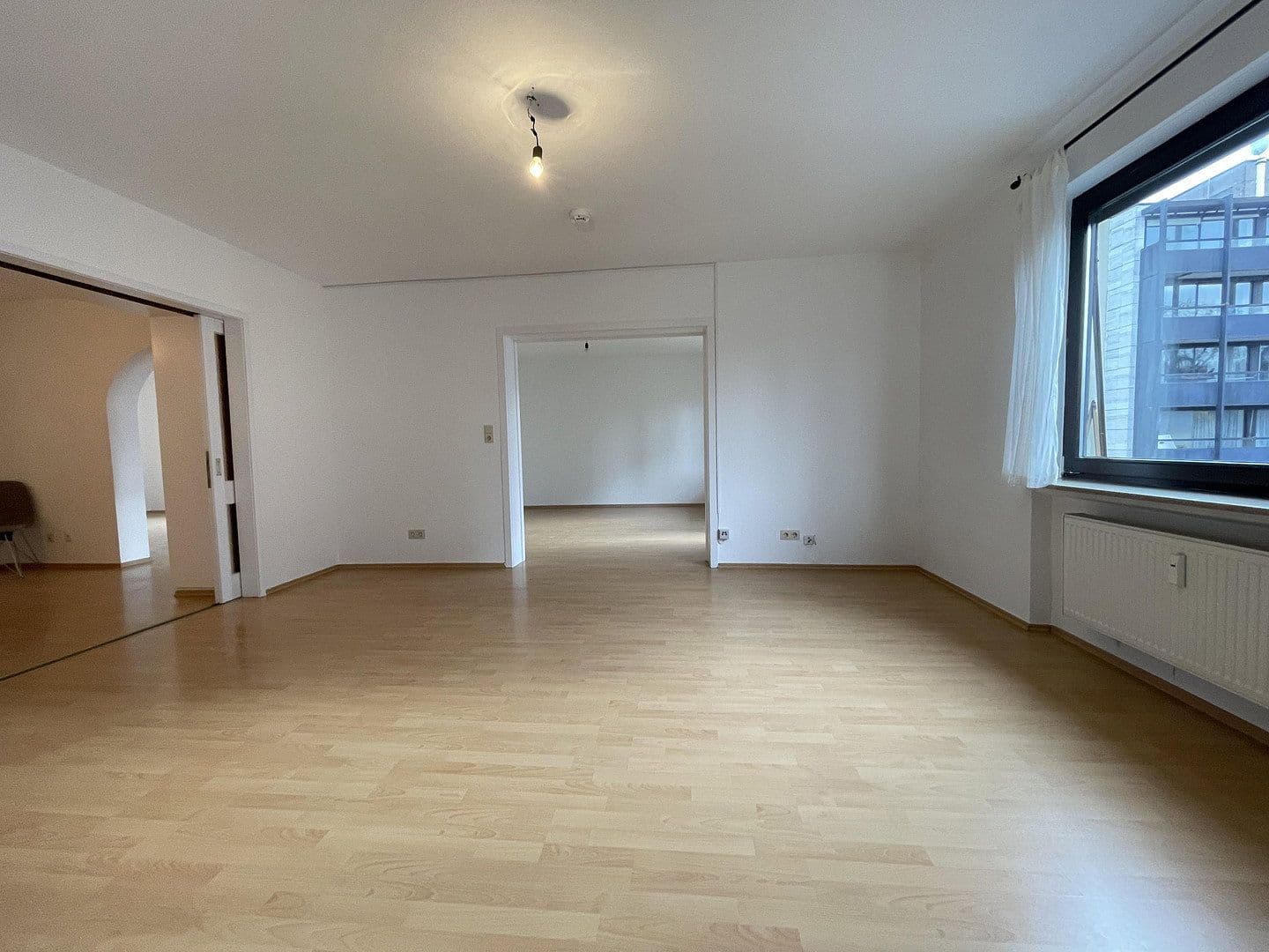 Prenájom bytu 4-izbový 120 m², Wiesenau 21, Frankfurt am Main, Hesensko Prenájom bytu 4-izbový 120 m², Wiesenau 21, Frankfurt am Main, Hesensko
