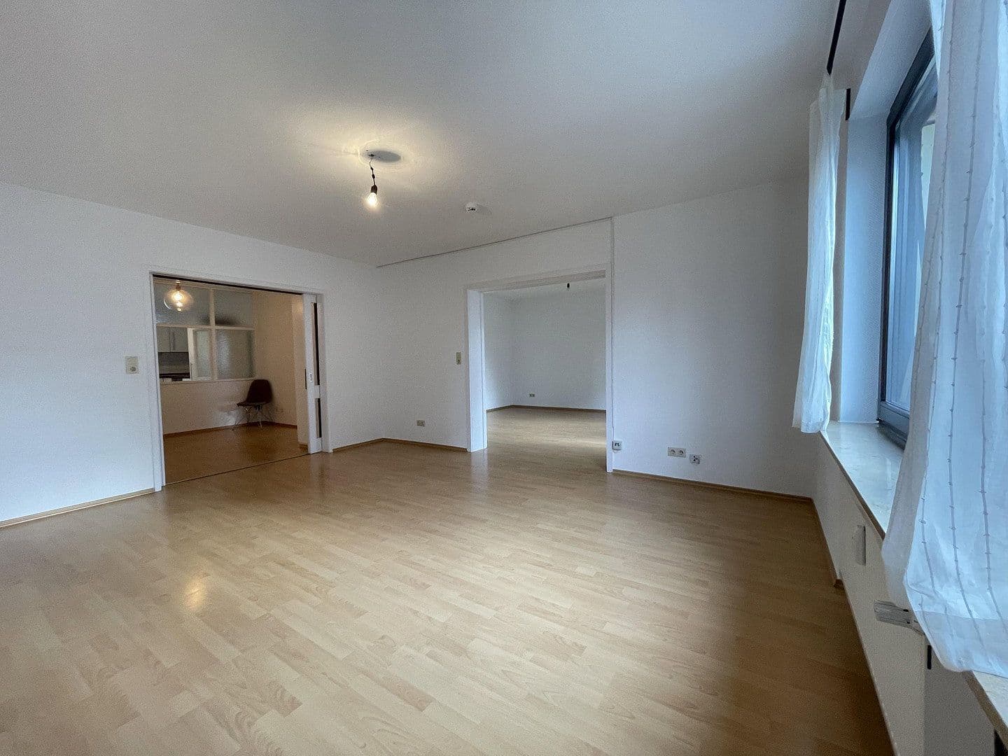 Prenájom bytu 4-izbový 120 m², Wiesenau 21, Frankfurt am Main, Hesensko Prenájom bytu 4-izbový 120 m², Wiesenau 21, Frankfurt am Main, Hesensko