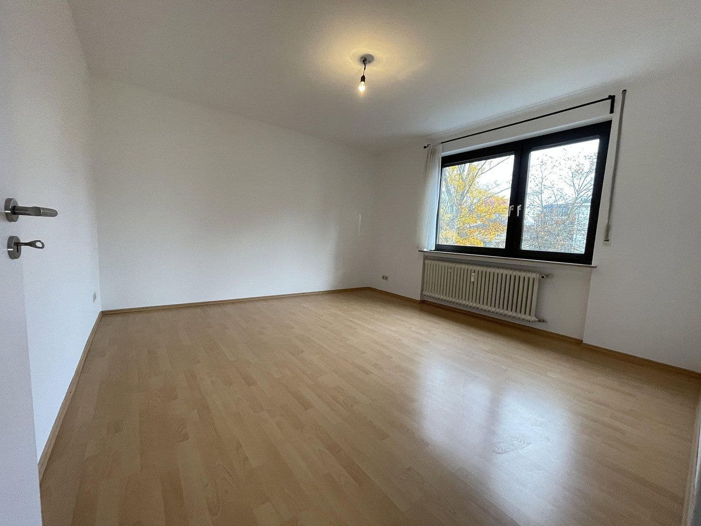 Prenájom bytu 4-izbový 120 m², Wiesenau 21, Frankfurt am Main, Hesensko Prenájom bytu 4-izbový 120 m², Wiesenau 21, Frankfurt am Main, Hesensko