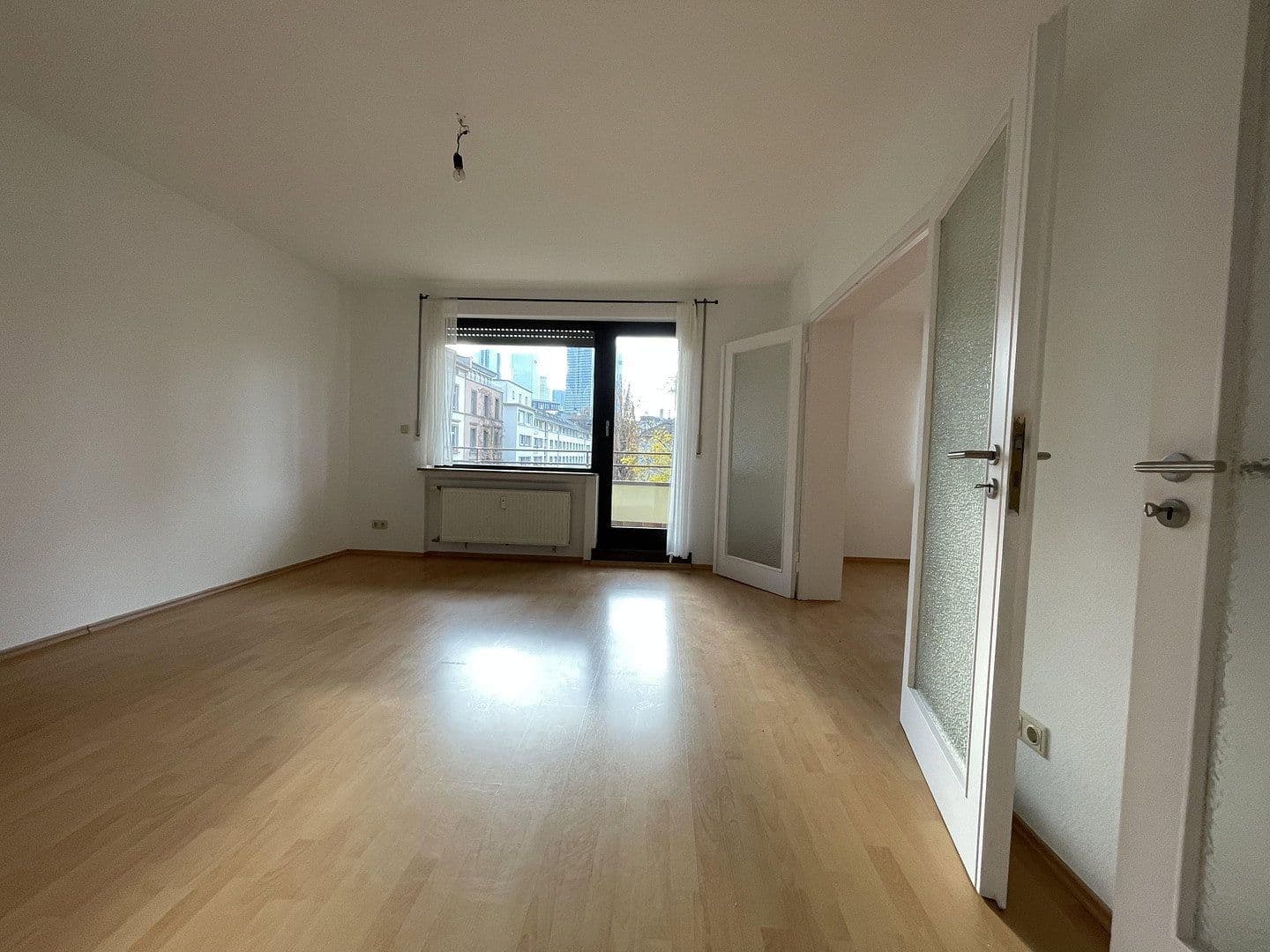 Prenájom bytu 4-izbový 120 m², Wiesenau 21, Frankfurt am Main, Hesensko Prenájom bytu 4-izbový 120 m², Wiesenau 21, Frankfurt am Main, Hesensko