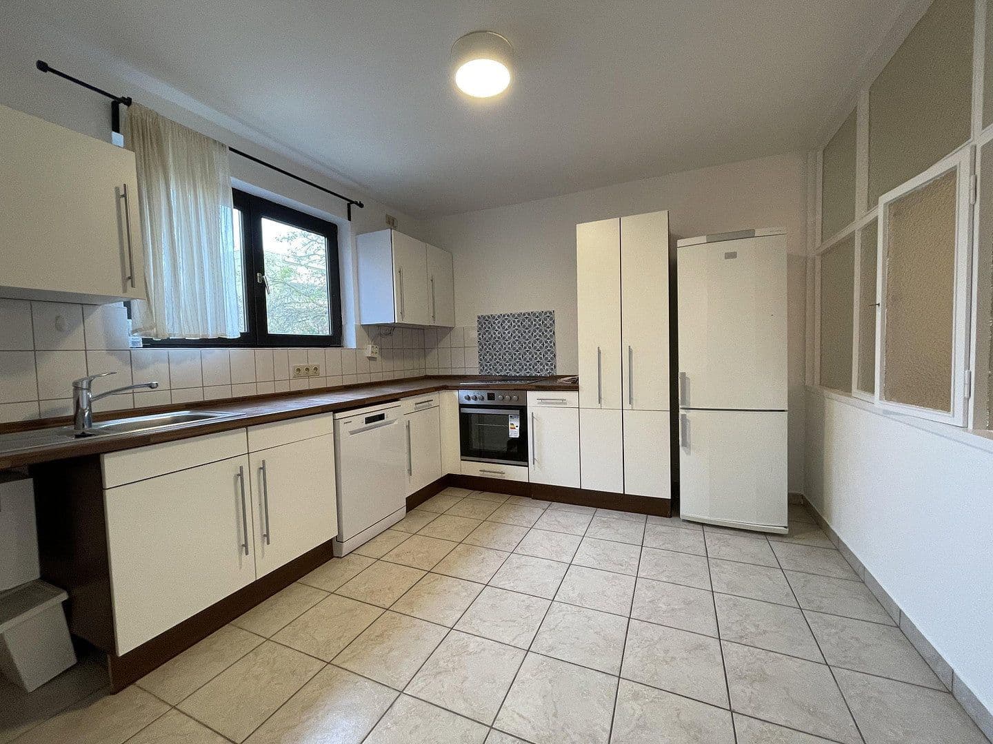 Prenájom bytu 4-izbový 120 m², Wiesenau 21, Frankfurt am Main, Hesensko Prenájom bytu 4-izbový 120 m², Wiesenau 21, Frankfurt am Main, Hesensko