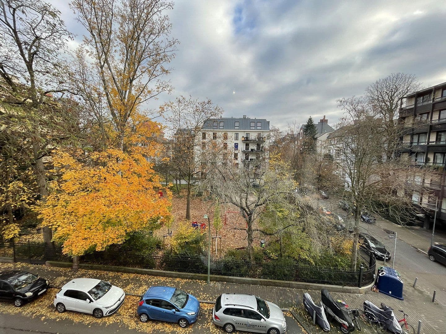 Prenájom bytu 4-izbový 120 m², Wiesenau 21, Frankfurt am Main, Hesensko Prenájom bytu 4-izbový 120 m², Wiesenau 21, Frankfurt am Main, Hesensko