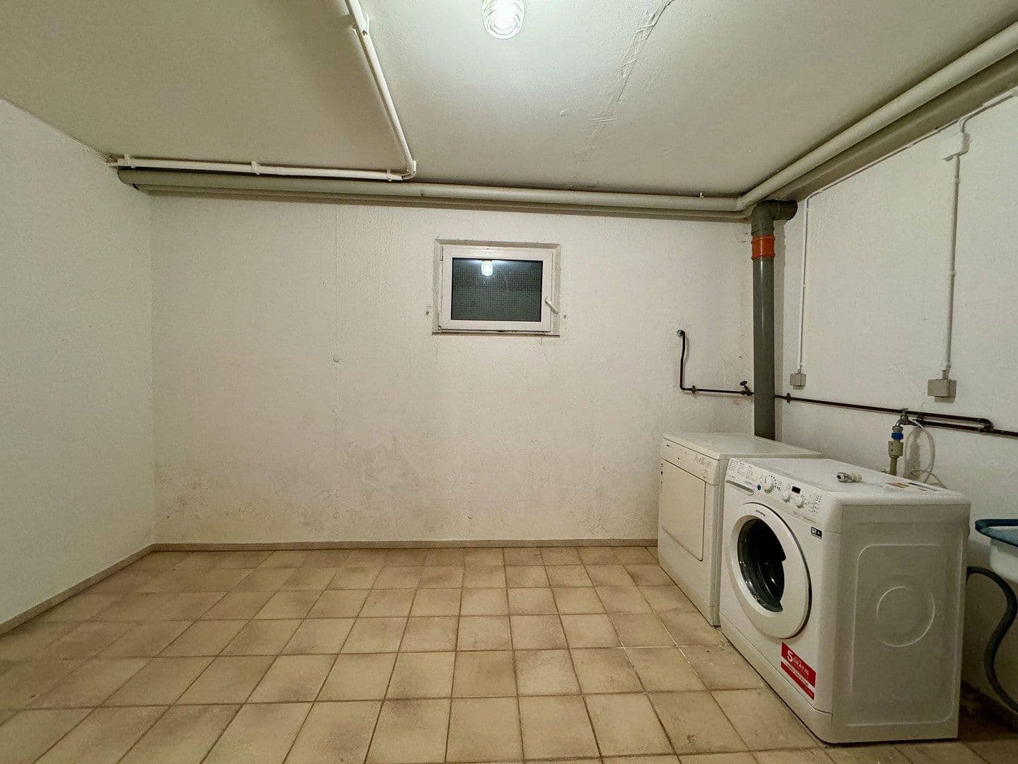 Predaj domu 131 m², pozemek 369 m², Stauferstraße 15, Sinsheim, Bádensko-Wurttembersko Predaj domu 131 m², pozemek 369 m², Stauferstraße 15, Sinsheim, Bádensko-Wurttembersko