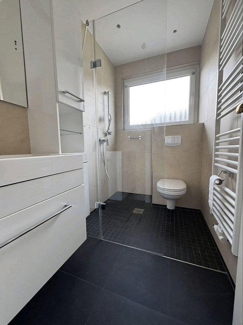 Prenájom bytu 3-izbový 62 m², Düsseldorf, Severné Porýnie - Westfálsko Prenájom bytu 3-izbový 62 m², Düsseldorf, Severné Porýnie - Westfálsko