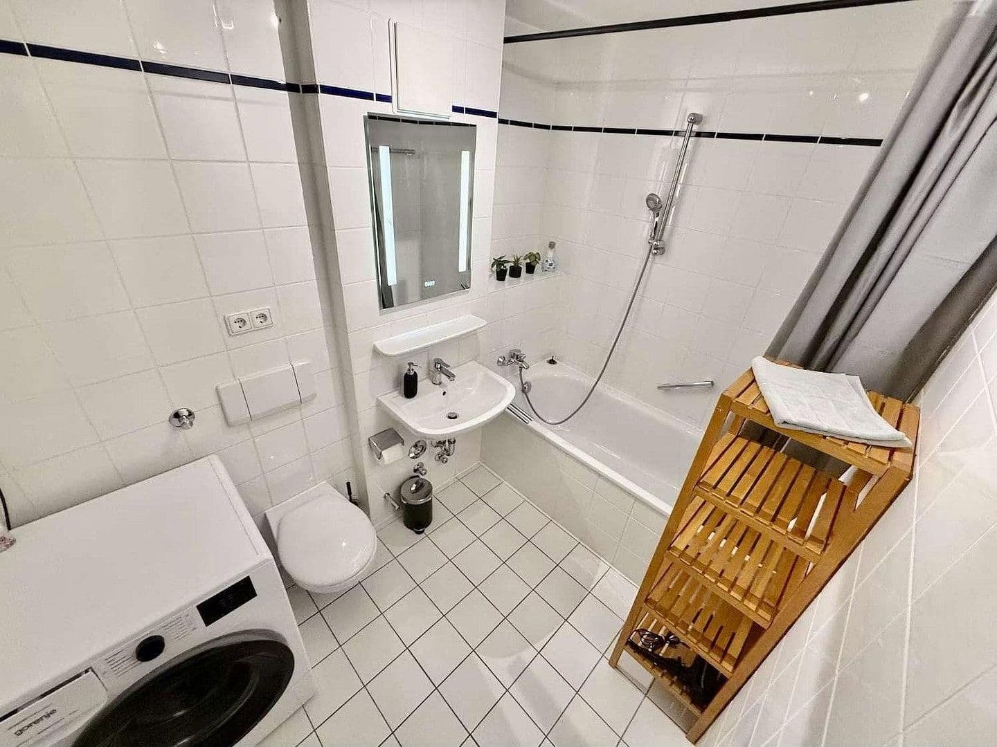 Prenájom bytu 2-izbový 49 m², Stuttgart, Bádensko-Wurttembersko Prenájom bytu 2-izbový 49 m², Stuttgart, Bádensko-Wurttembersko