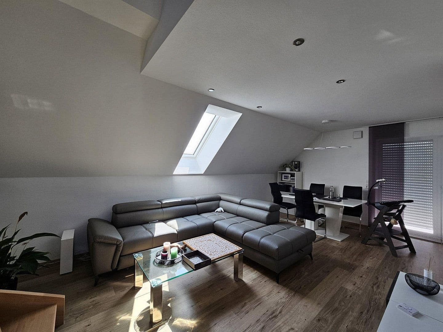 Prenájom bytu 5-izbový 107 m², Allmendingen, Bádensko-Wurttembersko Prenájom bytu 5-izbový 107 m², Allmendingen, Bádensko-Wurttembersko
