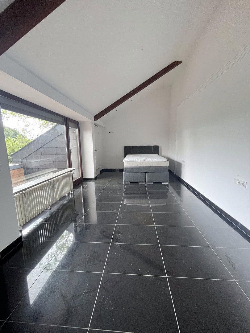 Prenájom domu 183 m², pozemek 762 m², Am Bismarckturm 62, Stuttgart, Bádensko-Wurttembersko Prenájom domu 183 m², pozemek 762 m², Am Bismarckturm 62, Stuttgart, Bádensko-Wurttembersko
