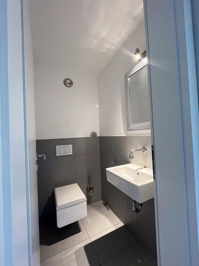 Prenájom domu 183 m², pozemek 762 m², Am Bismarckturm 62, Stuttgart, Bádensko-Wurttembersko Prenájom domu 183 m², pozemek 762 m², Am Bismarckturm 62, Stuttgart, Bádensko-Wurttembersko
