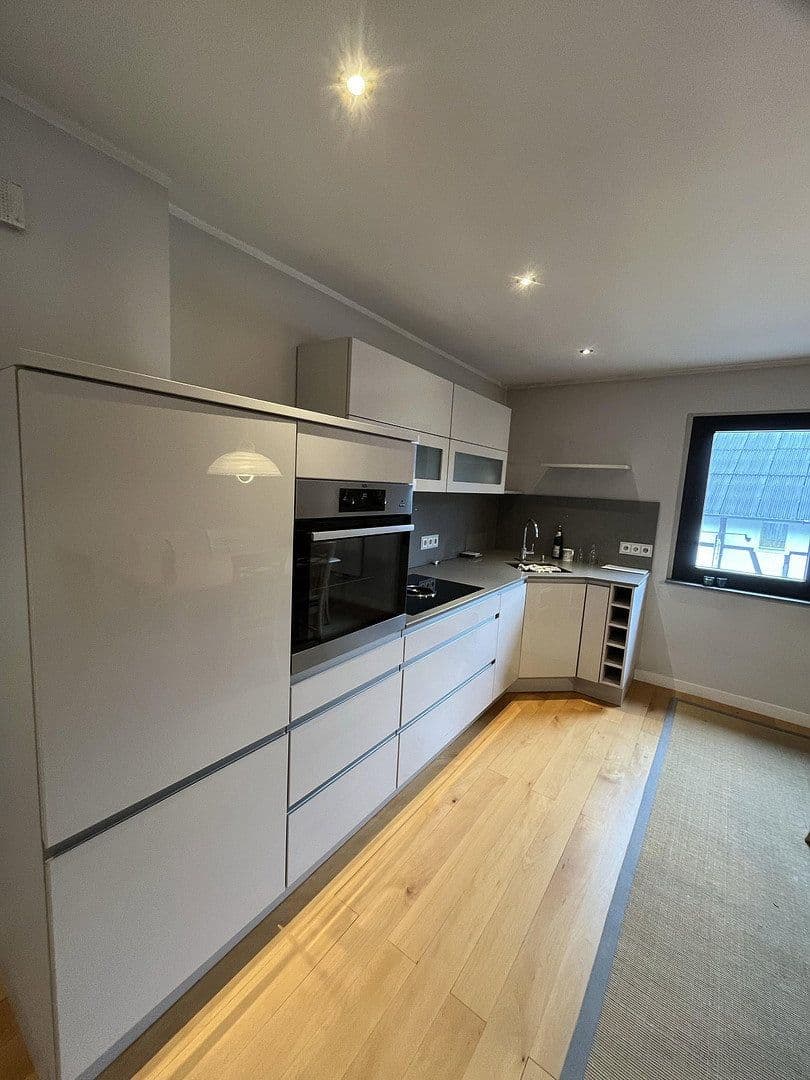 Prenájom bytu 4-izbový 89 m², Weilerswist, Severné Porýnie - Westfálsko Prenájom bytu 4-izbový 89 m², Weilerswist, Severné Porýnie - Westfálsko
