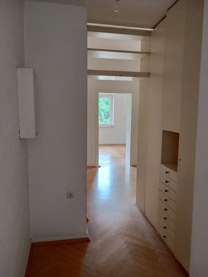 Prenájom bytu 4-izbový 121 m², Köln, Severné Porýnie - Westfálsko Prenájom bytu 4-izbový 121 m², Köln, Severné Porýnie - Westfálsko