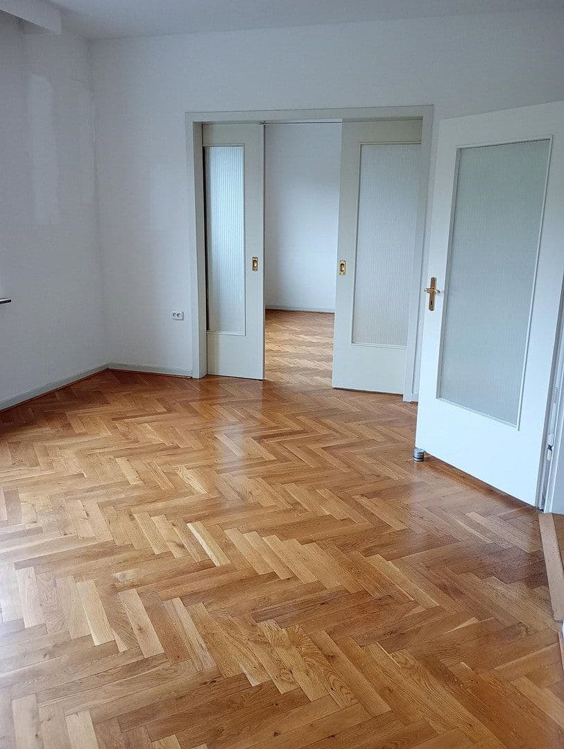 Prenájom bytu 4-izbový 121 m², Köln, Severné Porýnie - Westfálsko Prenájom bytu 4-izbový 121 m², Köln, Severné Porýnie - Westfálsko