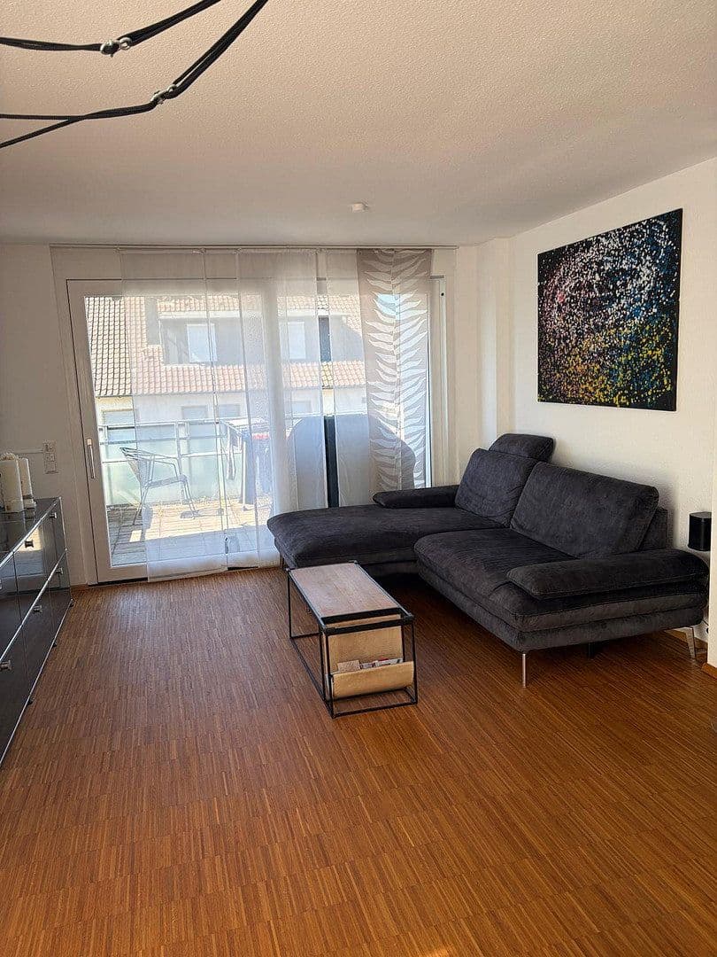 Prenájom bytu 4-izbový 95 m², Wendlingen am Neckar, Bádensko-Wurttembersko Prenájom bytu 4-izbový 95 m², Wendlingen am Neckar, Bádensko-Wurttembersko