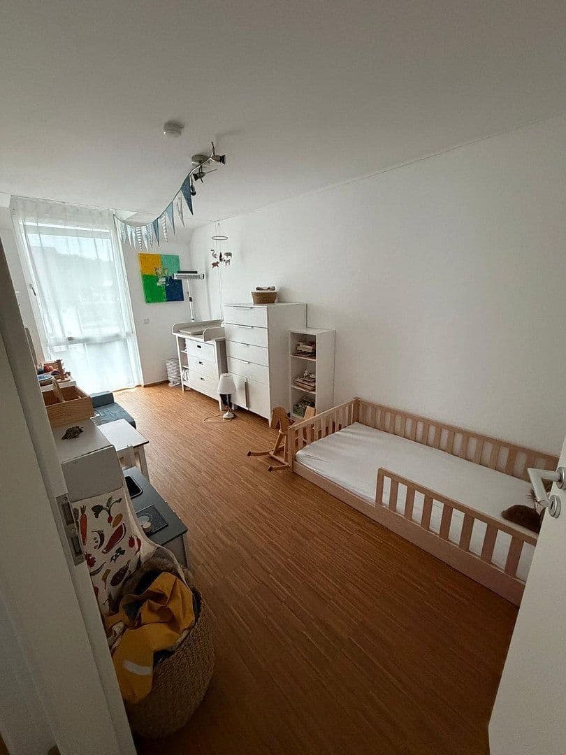 Prenájom bytu 4-izbový 95 m², Wendlingen am Neckar, Bádensko-Wurttembersko Prenájom bytu 4-izbový 95 m², Wendlingen am Neckar, Bádensko-Wurttembersko