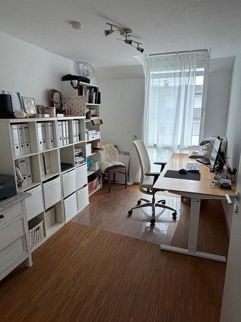 Prenájom bytu 4-izbový 95 m², Wendlingen am Neckar, Bádensko-Wurttembersko Prenájom bytu 4-izbový 95 m², Wendlingen am Neckar, Bádensko-Wurttembersko