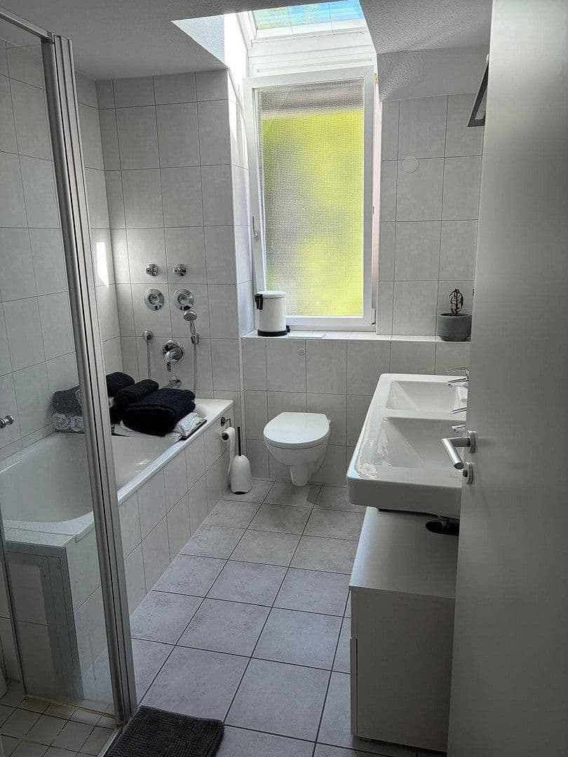 Prenájom bytu 4-izbový 95 m², Wendlingen am Neckar, Bádensko-Wurttembersko Prenájom bytu 4-izbový 95 m², Wendlingen am Neckar, Bádensko-Wurttembersko