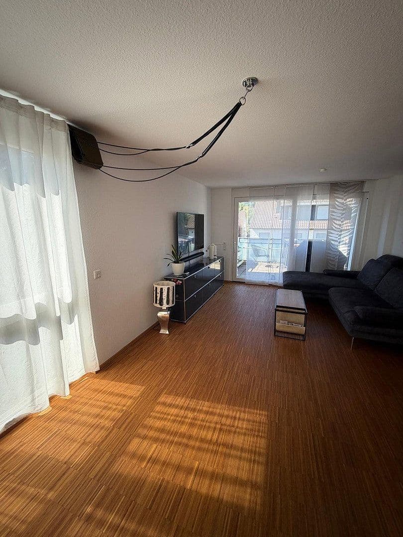 Prenájom bytu 4-izbový 95 m², Wendlingen am Neckar, Bádensko-Wurttembersko Prenájom bytu 4-izbový 95 m², Wendlingen am Neckar, Bádensko-Wurttembersko