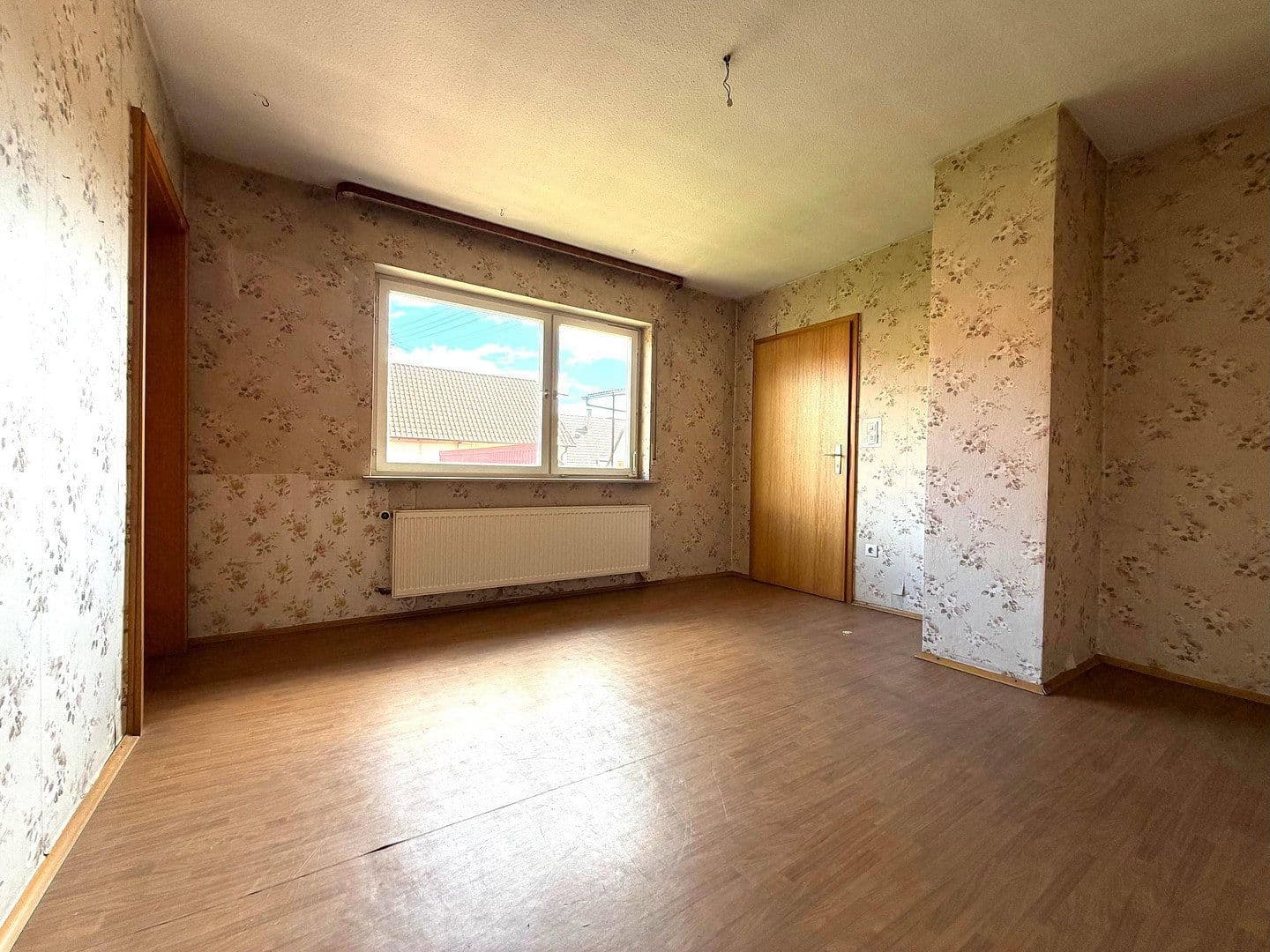 Predaj domu 237 m², pozemek 512 m², Hauptstr. 53, Freisbach, Porýnie-Falcko Predaj domu 237 m², pozemek 512 m², Hauptstr. 53, Freisbach, Porýnie-Falcko