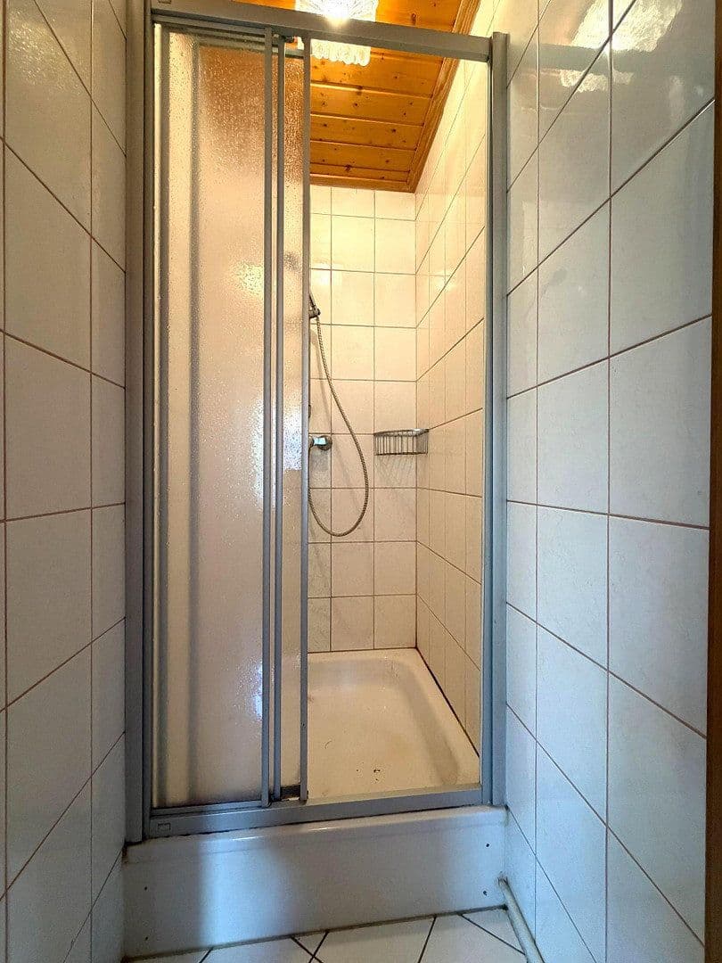 Predaj domu 237 m², pozemek 512 m², Hauptstr. 53, Freisbach, Porýnie-Falcko Predaj domu 237 m², pozemek 512 m², Hauptstr. 53, Freisbach, Porýnie-Falcko
