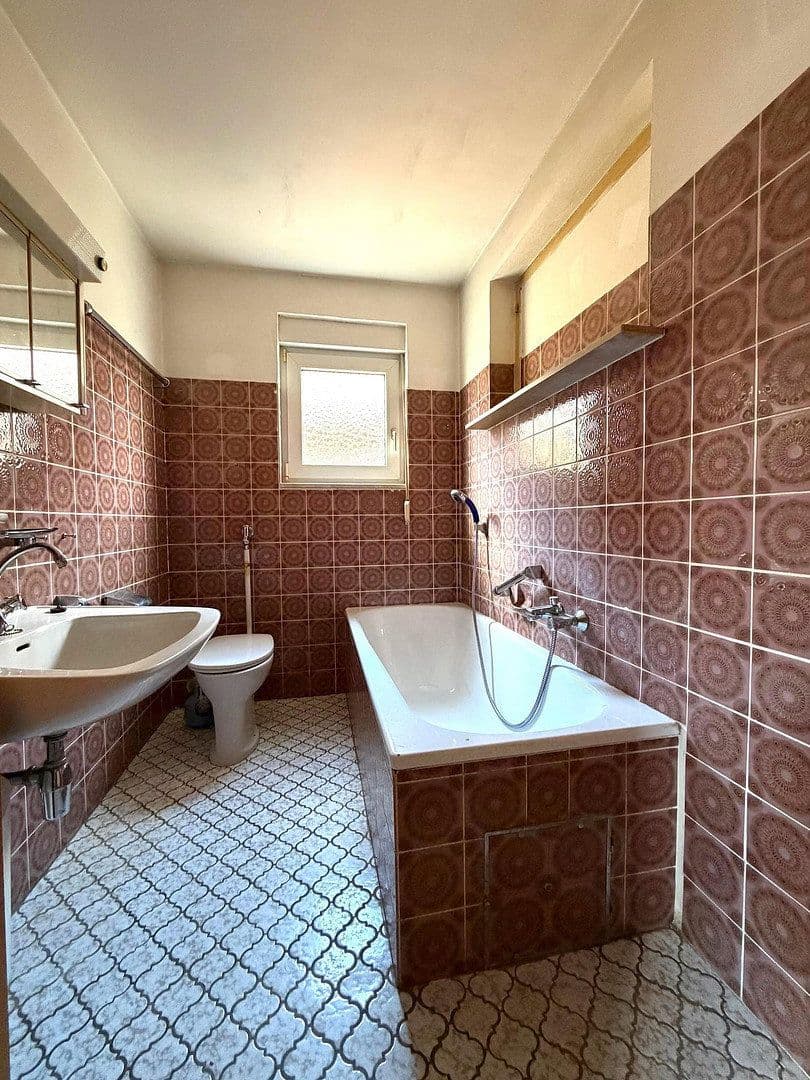 Predaj domu 237 m², pozemek 512 m², Hauptstr. 53, Freisbach, Porýnie-Falcko Predaj domu 237 m², pozemek 512 m², Hauptstr. 53, Freisbach, Porýnie-Falcko