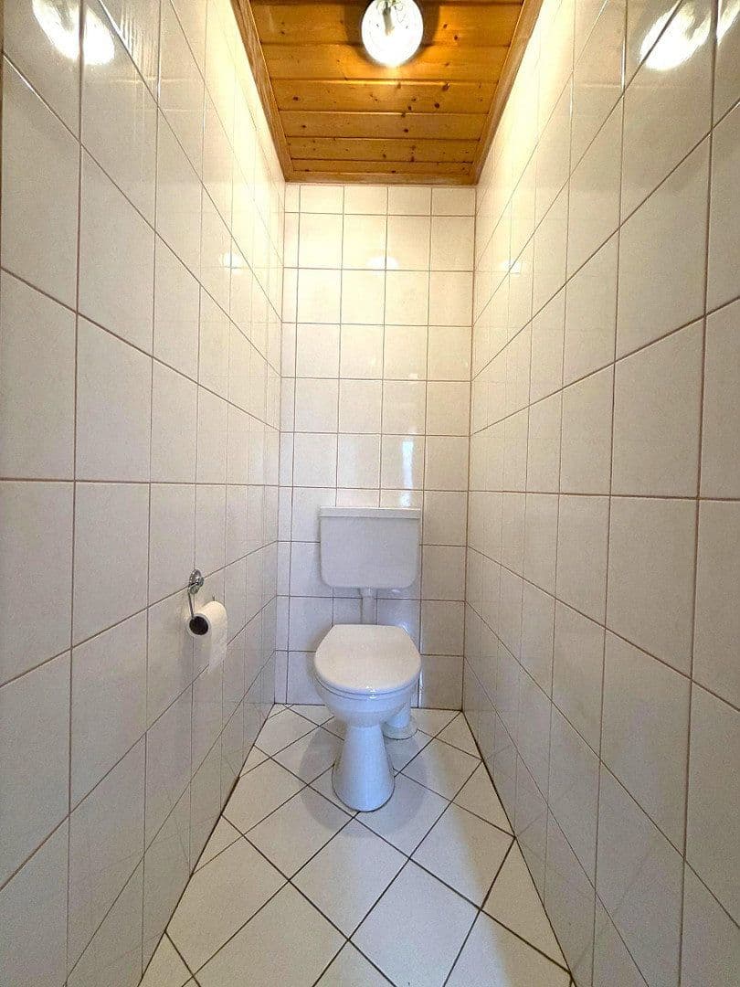 Predaj domu 237 m², pozemek 512 m², Hauptstr. 53, Freisbach, Porýnie-Falcko Predaj domu 237 m², pozemek 512 m², Hauptstr. 53, Freisbach, Porýnie-Falcko