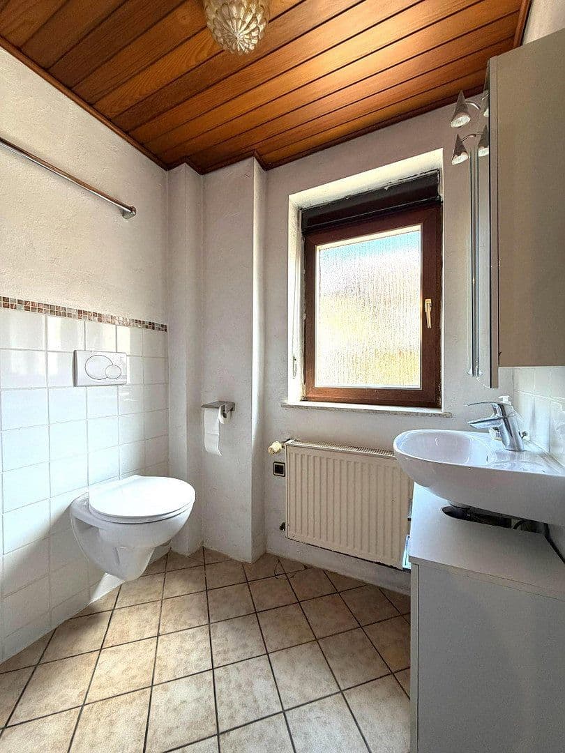 Predaj domu 237 m², pozemek 512 m², Hauptstr. 53, Freisbach, Porýnie-Falcko Predaj domu 237 m², pozemek 512 m², Hauptstr. 53, Freisbach, Porýnie-Falcko