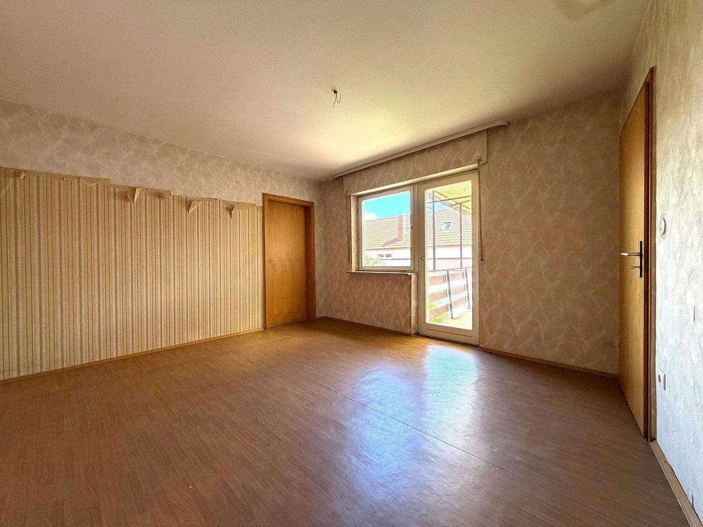 Predaj domu 237 m², pozemek 512 m², Hauptstr. 53, Freisbach, Porýnie-Falcko Predaj domu 237 m², pozemek 512 m², Hauptstr. 53, Freisbach, Porýnie-Falcko